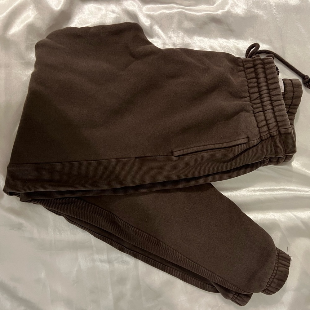 ARITZIA COZY BOYFRIEND SWEATPANTS